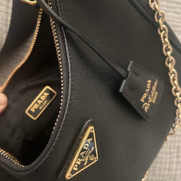 PRADA Re-Edition 2005 Saffiano leather bag - Picture 9 of 12